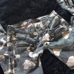 Size 24 skinny Frankie b pants camo